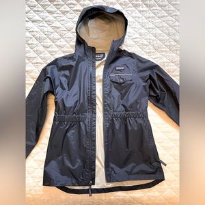 Patagonia girls XXL (like-new) “Torrentshell” rain jacket in navy